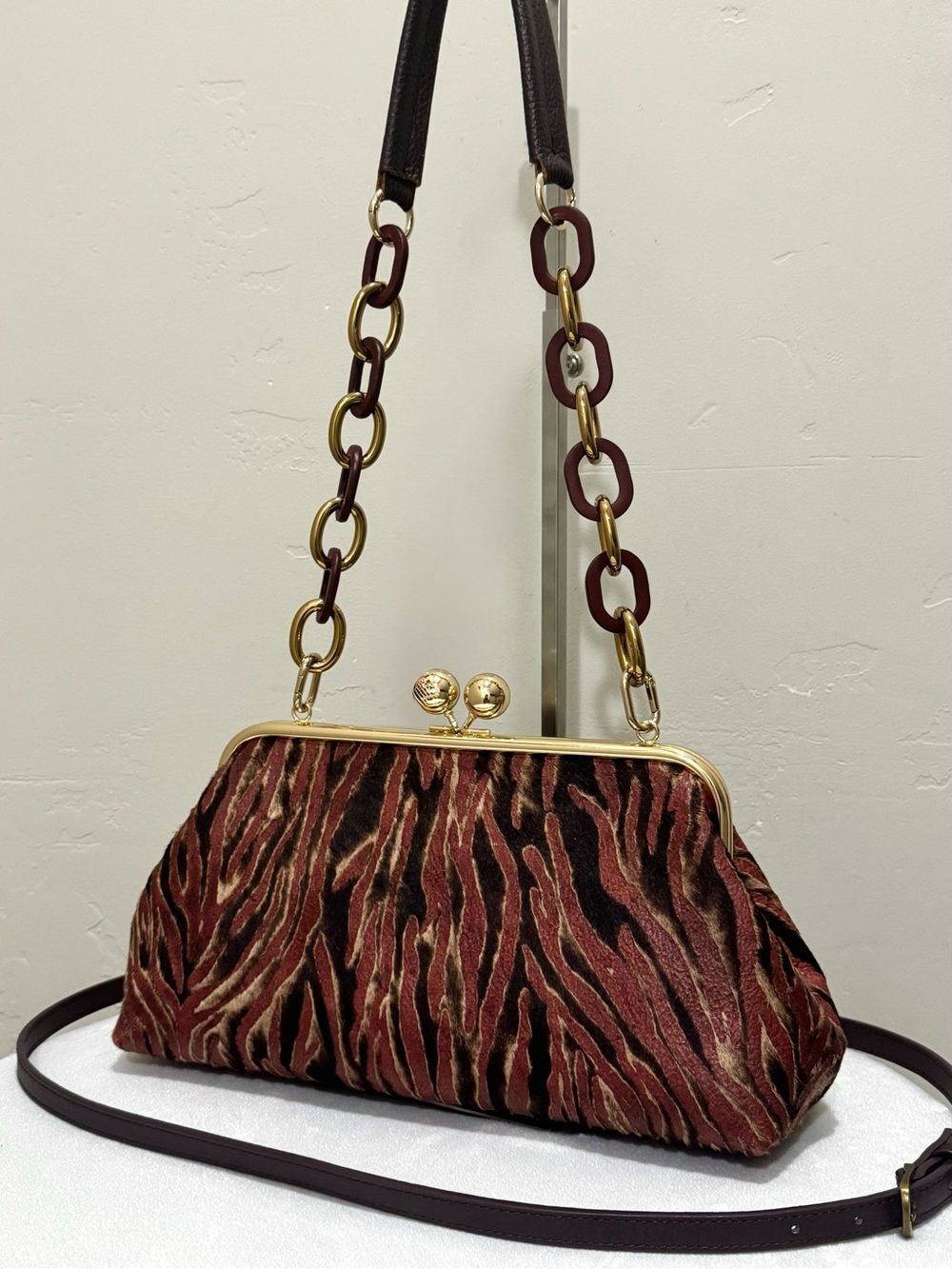 Unique Hair on Cowhide Handmade Retro Style Kisslock Frame Bag, Multi Use Style